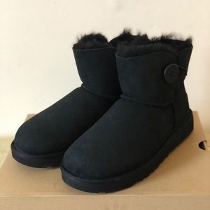 Black Ugg mini Boots brand new women size 8
